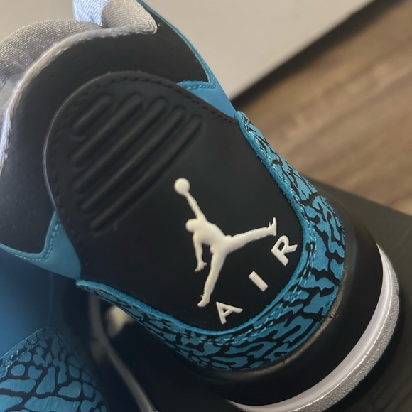 AIR JORDAN 3 RETRO POWDER BLUE - SIZE 6Y - Picture 5 of 9